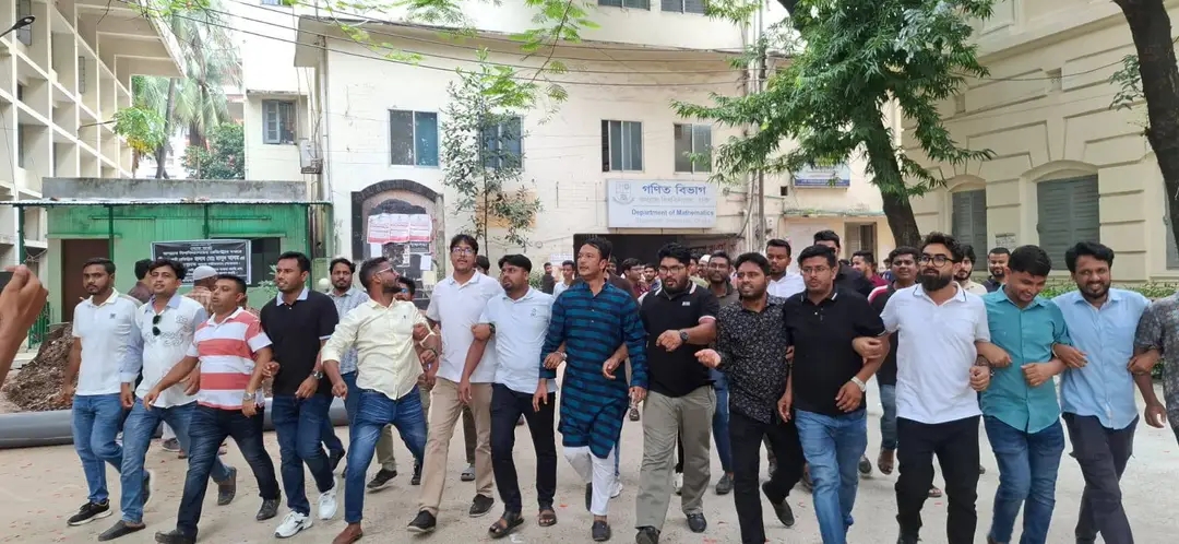 ক্যাম্পাসে নিষিদ্ধ ছাত্রলীগের অপতৎপরতার প্রতিবাদে জবি ছাত্রদলের বিক্ষোভ মিছিল