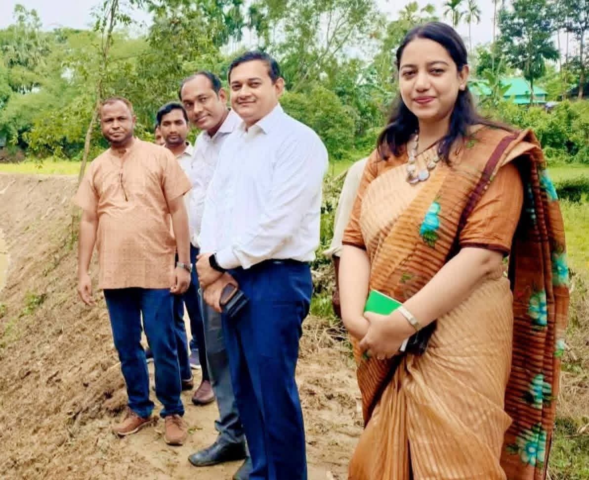 হালুয়াঘাটে খাল খন কর্মসূচির অগ্রগতি পরিদর্শন করলেন -জেলা প্রশাসক