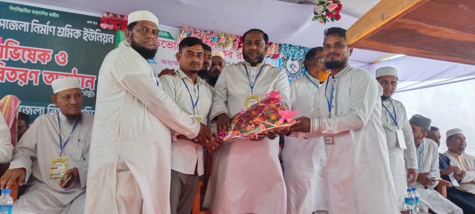 টেকনাফ উপজেলা নির্মাণ শ্রমিক ইউনিয়নের অভিষেক ও সদস্য কার্ড বিতরণ অনুষ্ঠান অনুষ্ঠিত