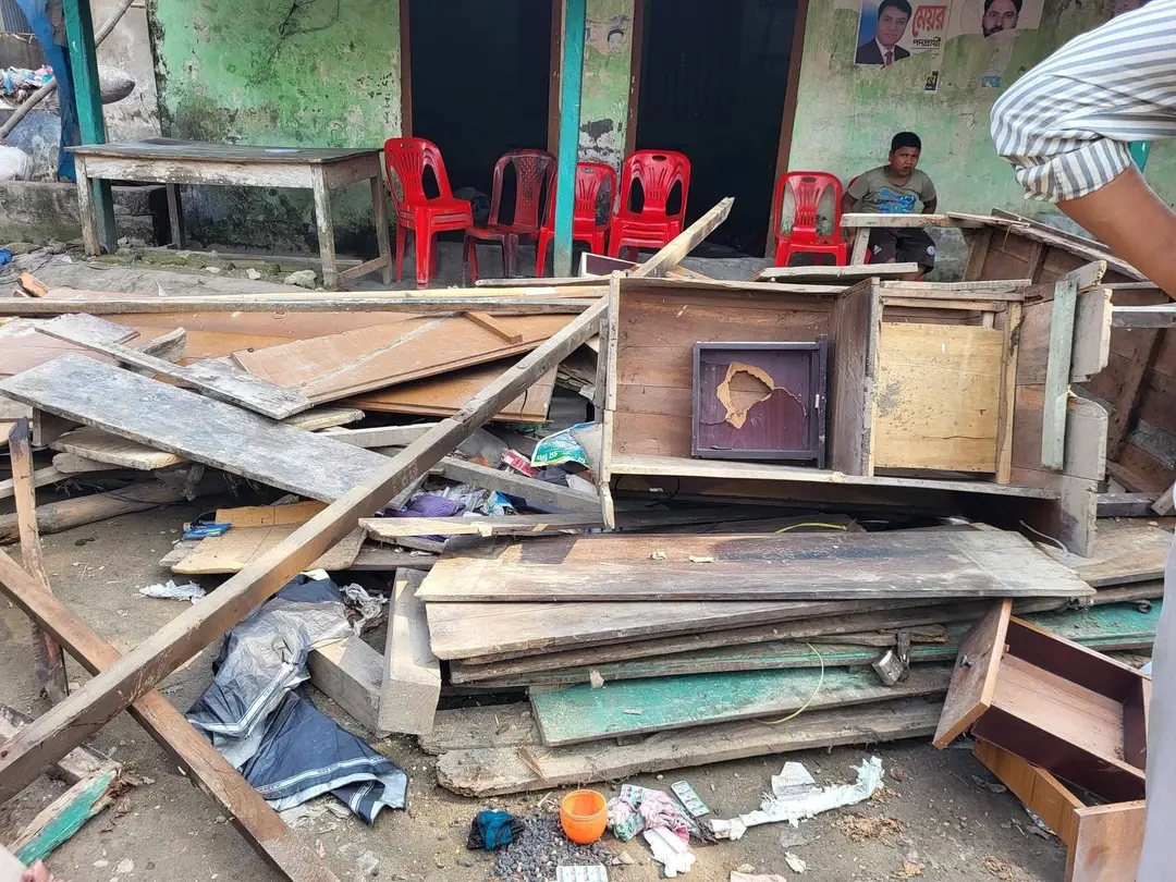 পাকুন্দিয়ায় মুক্তিযোদ্ধা সংসদ কার্যালয় ভাঙচুর ও লুটপাট