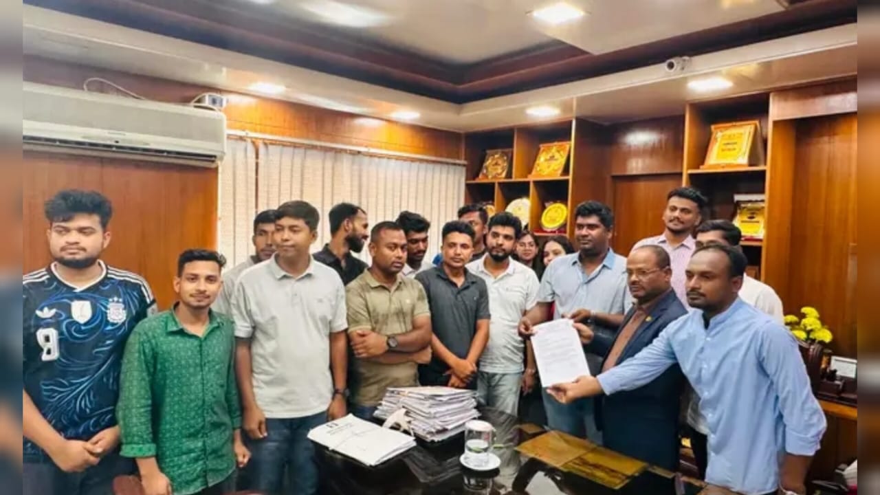 এলইডি স্ক্রিনে বিশ্বকাপ দেখানোর দাবি ইবি ছাত্রদলের