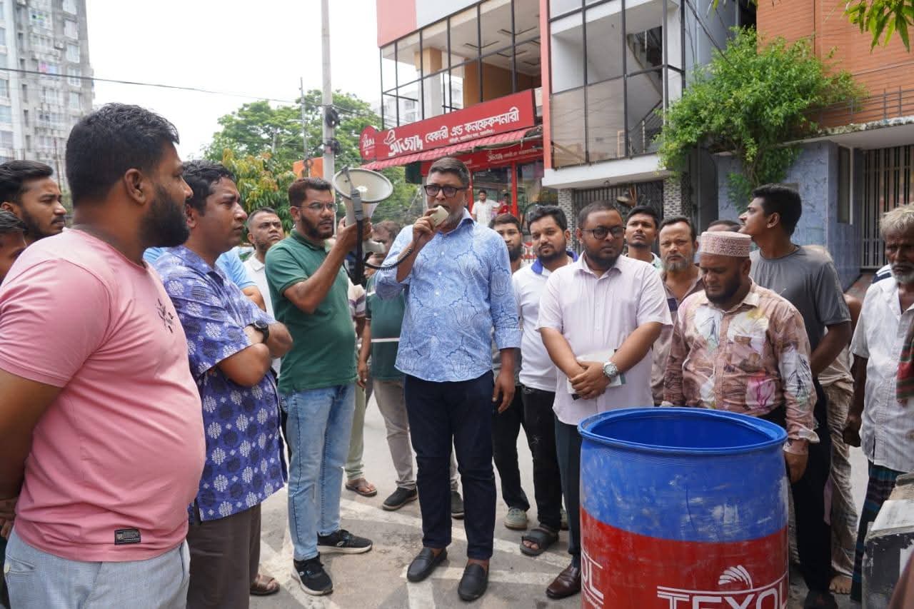 নগর পরিচ্ছন্নতায় নতুন উদ্যোগ: শহরের গুরুত্বপূর্ণ মোড়ে ময়লার ড্রাম স্থাপন