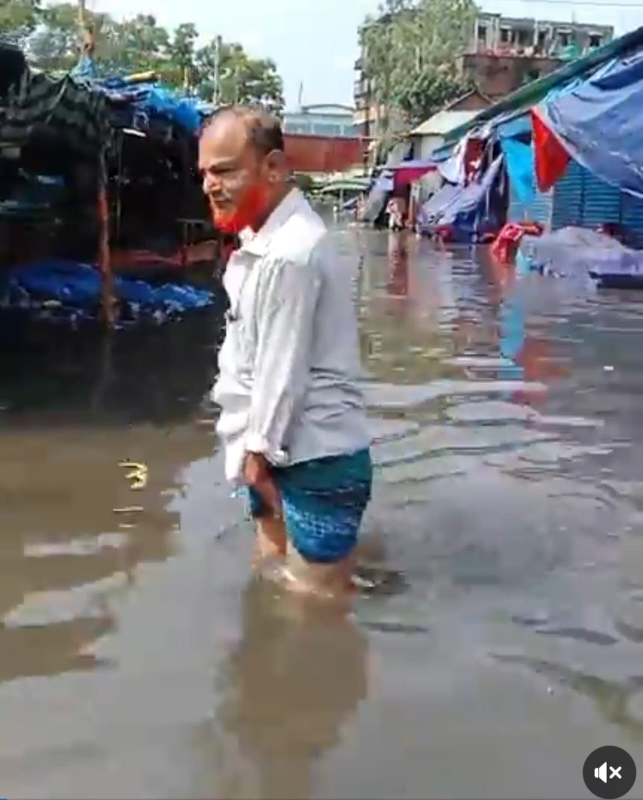 কালিয়াকৈরে বৃষ্টি হওয়ার ৪৮ ঘন্টা পেরিয়ে ড্রেনের ব্যবস্থা নেই চারদিকে পানির থৈ থৈ