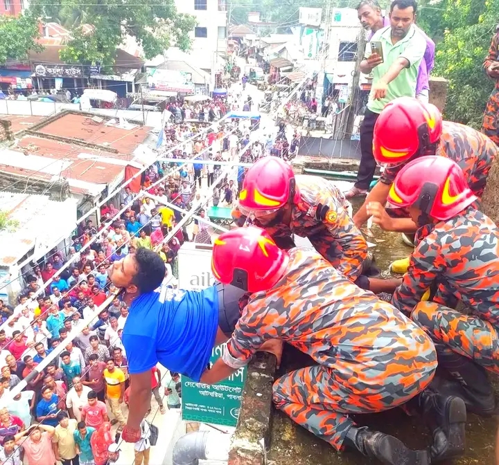 আটঘ‌রিয়ার দেবোত্তর বাজারে বিদ্যুৎস্পৃষ্ট হয়ে যুব‌কের মর্মান্তিক মৃত্যু