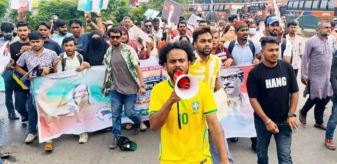 ইউনূস-নুরজাহানের শাস্তি চেয়ে ঢাকায় নিষিদ্ধ আ’লীগের মিছিল, ককটেল বিস্ফোরণ