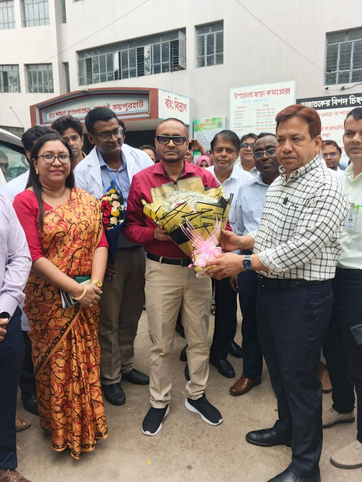 কালাই উপজেলা স্বাস্থ্য কমপ্লেক্স পরিদর্শনকালে  স্বাস্থ্যসেবা নিয়ে কোনো অনিয়ম সহ্য করা হবেনা : স্বাস্থ্য সচিব