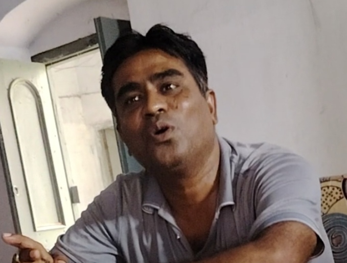 লোহাগড়ায় গৃহহীনদের দলিলে ৫ হাজার  টাকা আদায়, ফাঁস হতেই ফেরত দিলেন  চেইনম্যান ফারুক