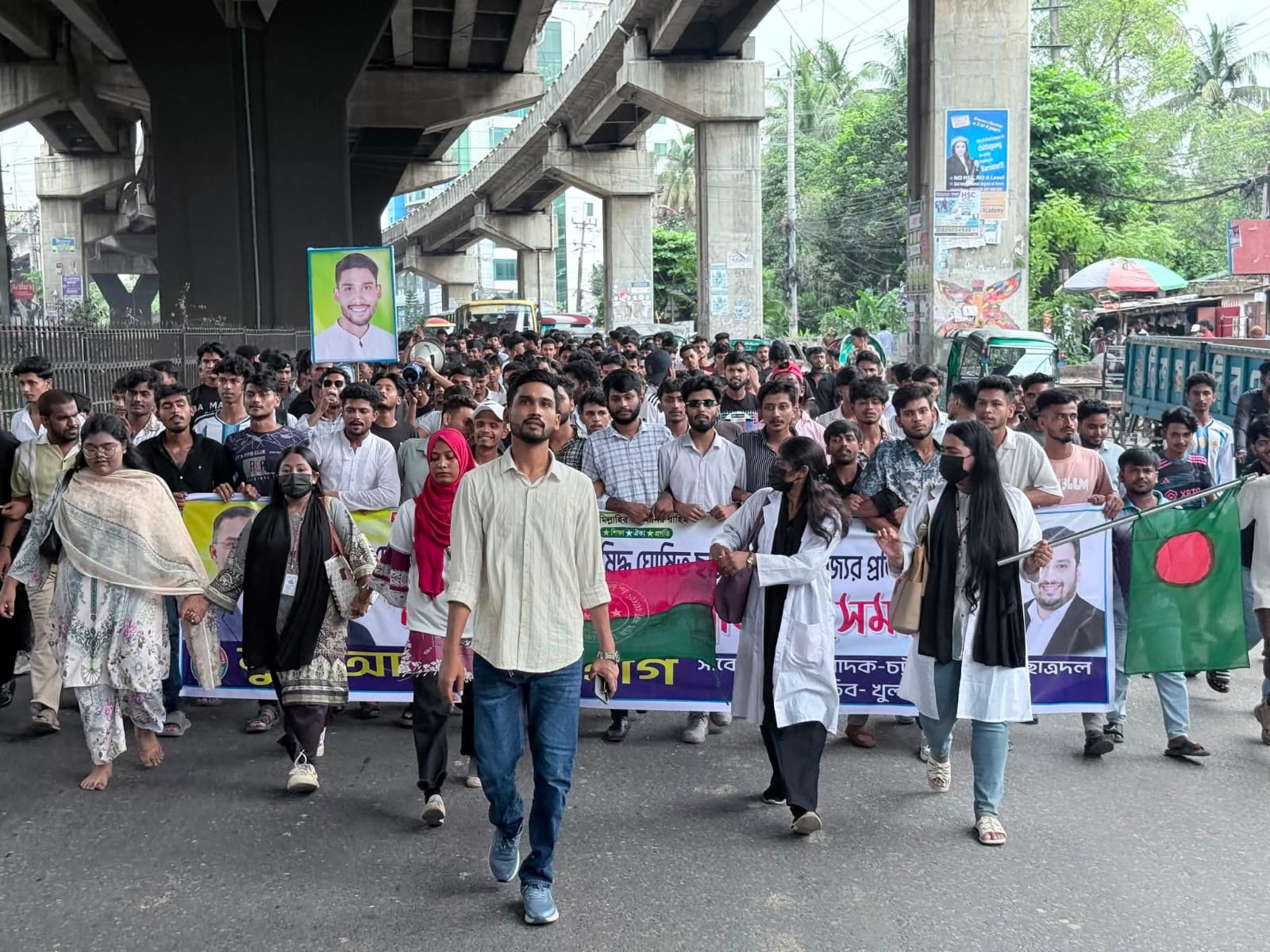 নিষিদ্ধ সংগঠনের অপতৎপরতার প্রতিবাদে খুলশীতে ছাত্রদলের বিক্ষোভ মিছিল