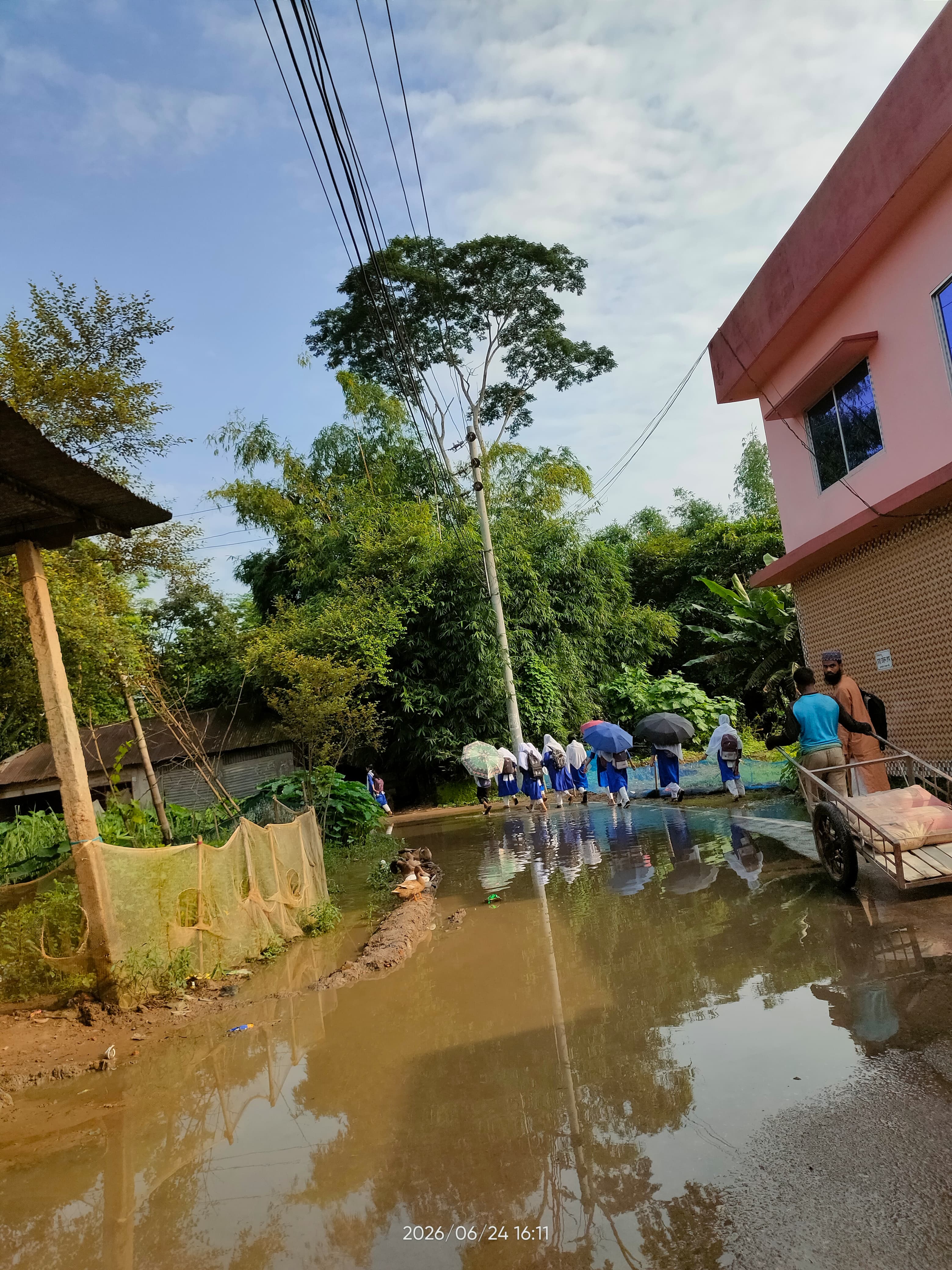 সামান্য বৃষ্টিতেই জলাবদ্ধতা ভুকশিমইল