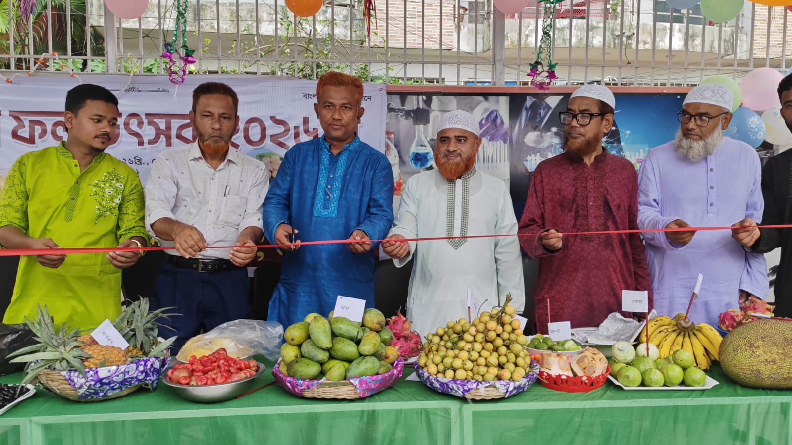 ভৈরবে মানারাত পাবলিক স্কুলে দেশীয় ফলের উৎসব অনুষ্ঠিত