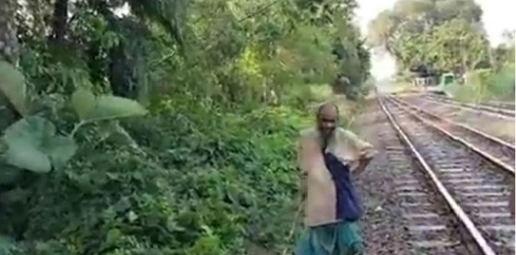 নাটোরে মোবাইলে কথা বলতে গিয়ে ট্রেনের ধাক্কায় প্রাণ গেল গরু ব্যবসায়ীর