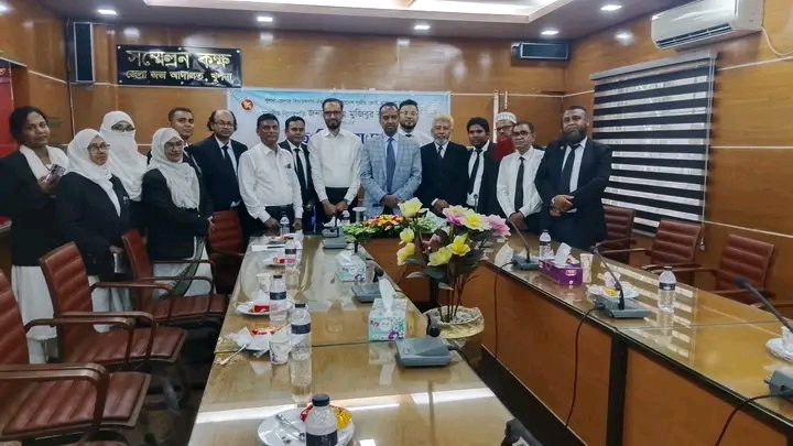 বিচারপতি মুজিবুর রহমানের সঙ্গে খুলনা জেলা আইনজীবী সমিতির মতবিনিময়