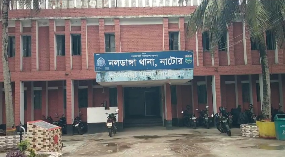 সময় থাকতে ভালো হয়ে যা! দরজার সামনে কাফনের কাপড় ও হুমকির চিরকুট