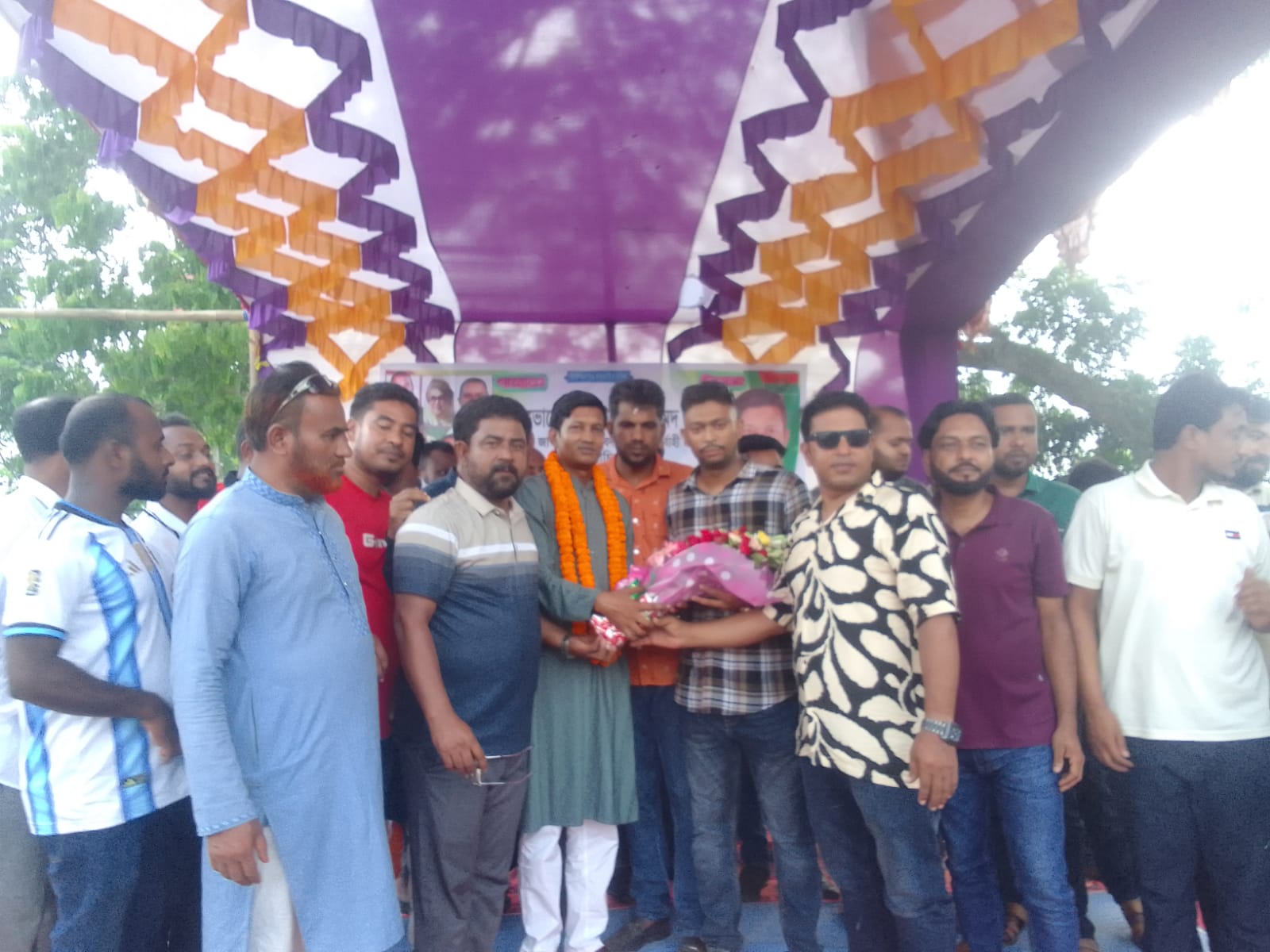হোসেনপুরে যুবদলের কেন্দ্রীয় সদস্য অ্যাড. সালাউদ্দিন আহমেদ শাহীনকে বর্ণাঢ্য সংবর্ধনা