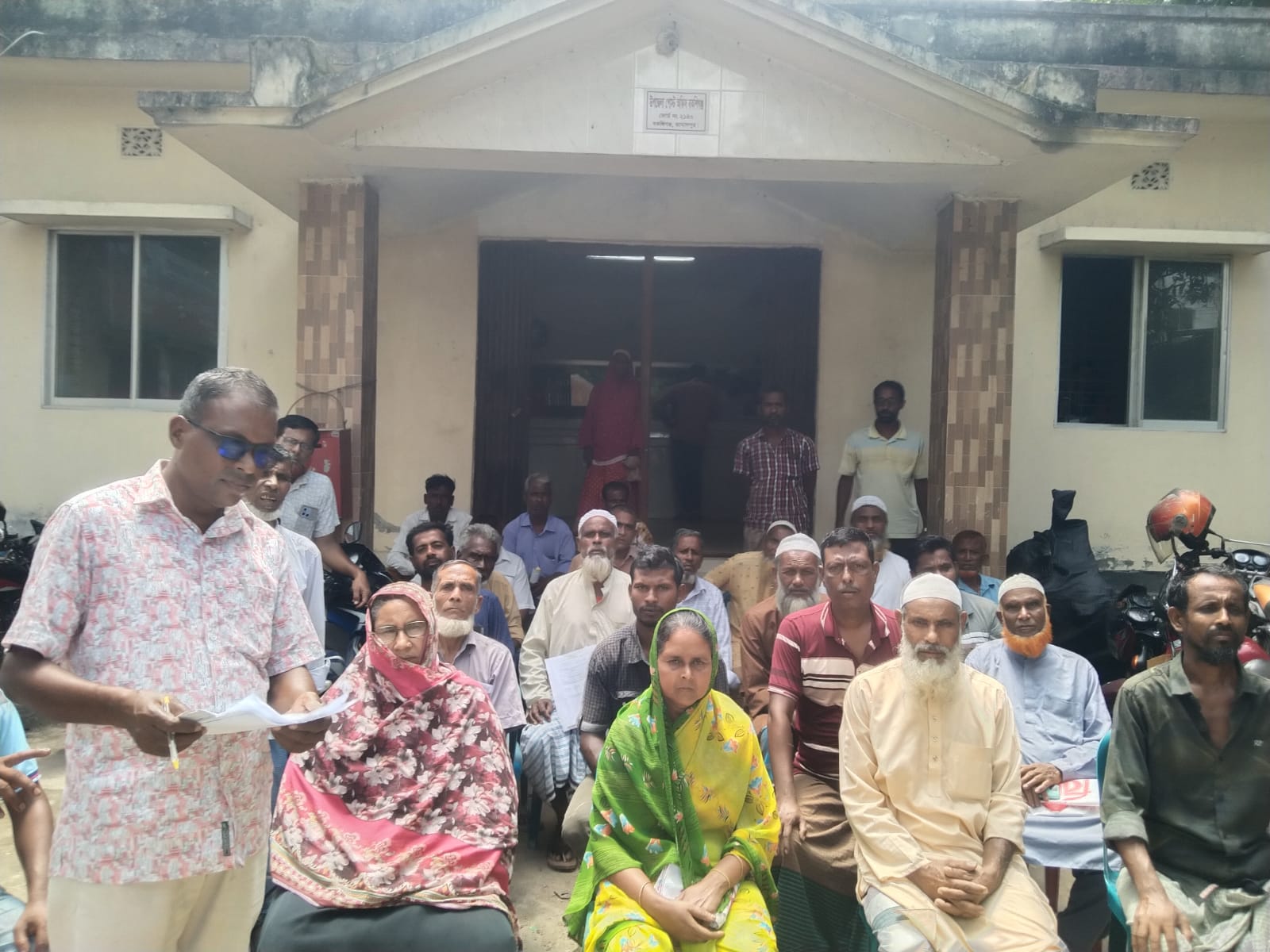 বেতন-ভাতা বৃদ্ধির দাবিতে কর্মবিরতির হুঁশিয়ারি বকশীগঞ্জ ডাক বিভাগের কর্মচারীদের