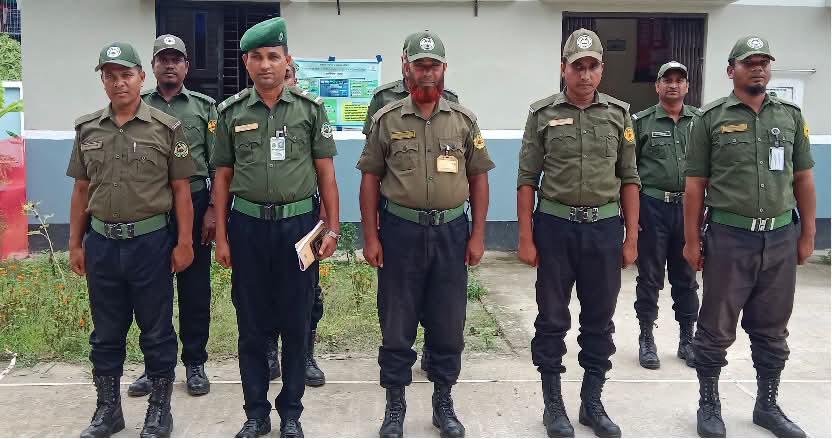 পাবনা জেলার স্বাস্থ্য কমপ্লেক্সের নিরাপত্তায় ১০ জন সশস্ত্র আনসার মোতায়েন