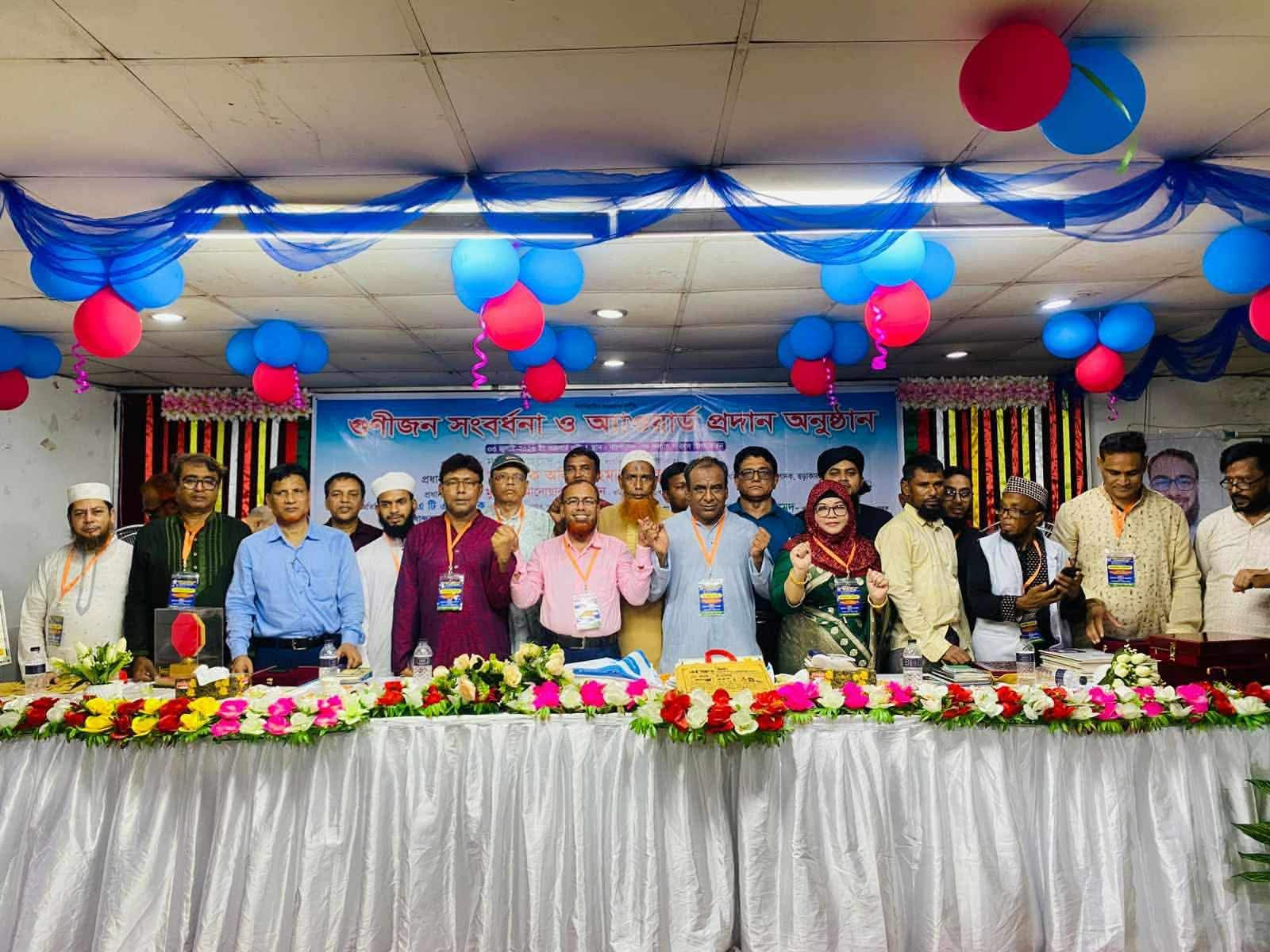 ঢাকায় অনুষ্ঠিত হলো আন্তর্জাতিক কবি ও সাহিত্যিক পরিষদের গুণীজন সংবর্ধনা