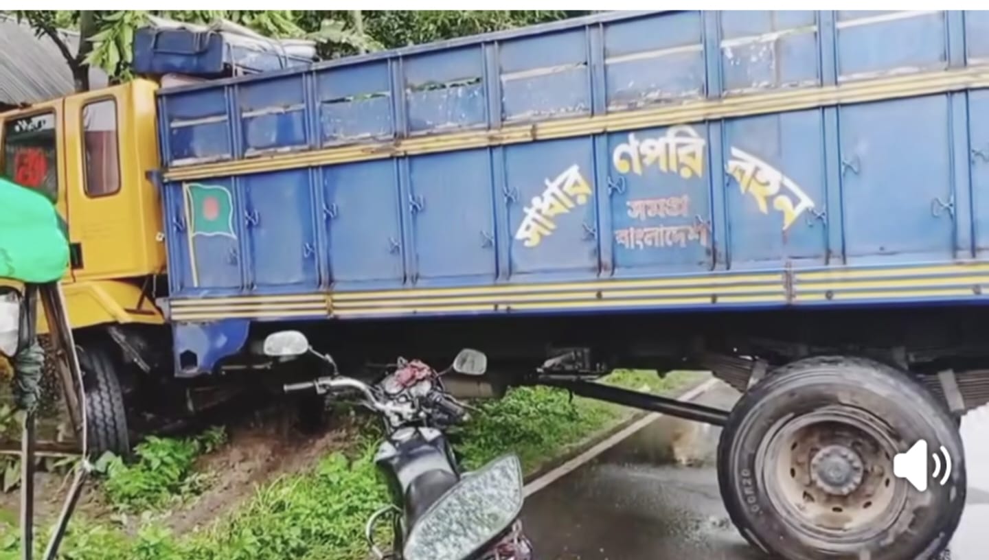জয়পুরহাটে  ট্রাক -অটোরিক্সা মুখোমুখি সংঘর্ষে নিহত ২, আহত ৫