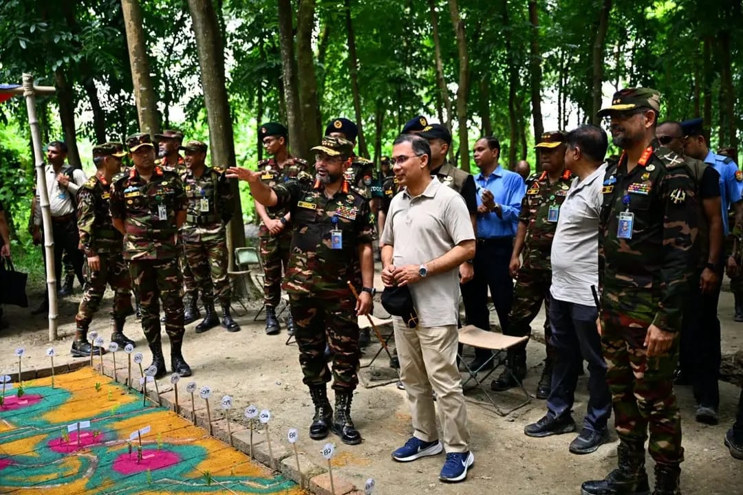 প্রধানমন্ত্রী তারেক রহমানের আকস্মিক বাংলাদেশ সেনাবাহিনীর গ্রীষ্মকালীন মহড়া পরিদর্শন