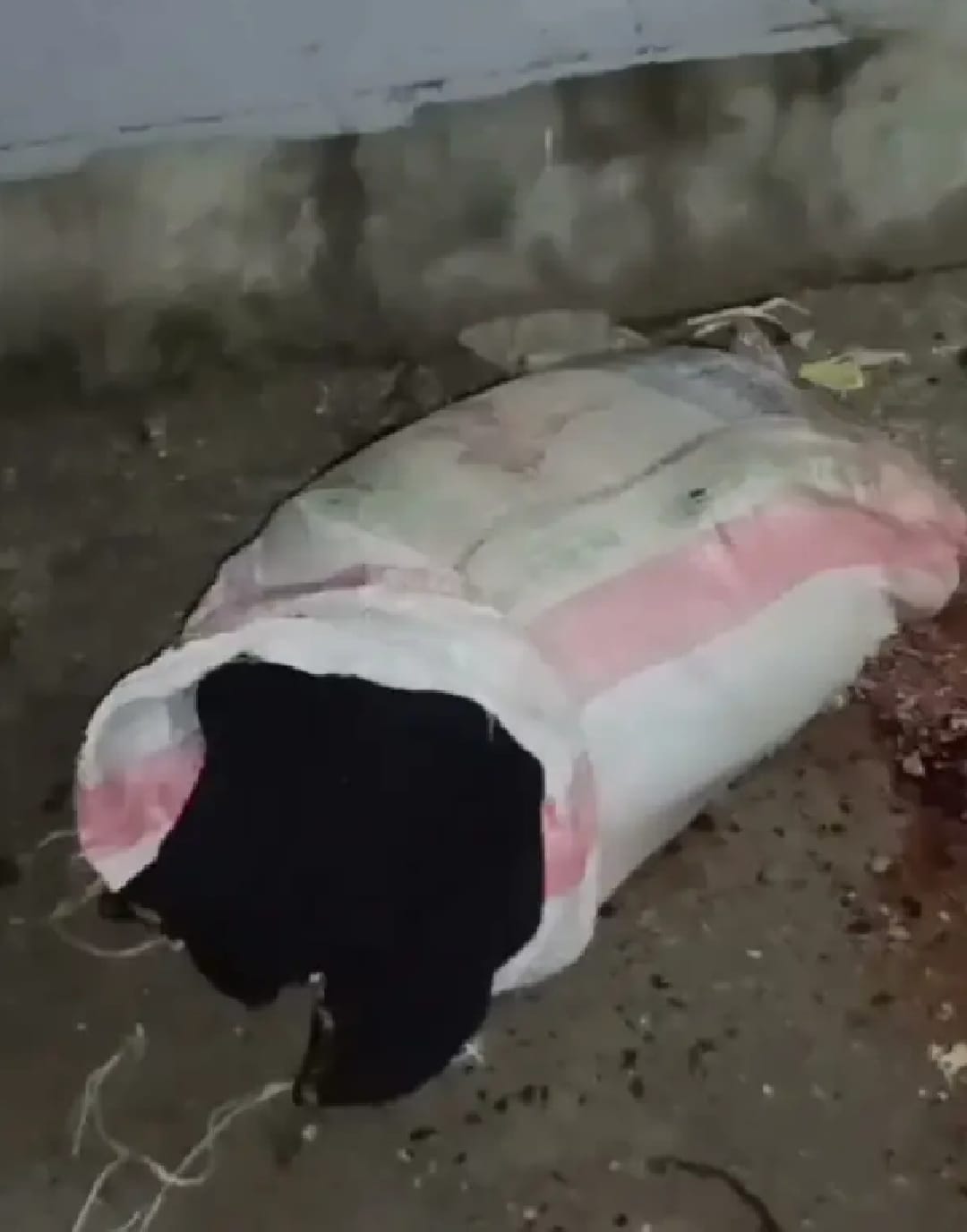 খুলনার নিরালায় বস্তাবন্দি অজ্ঞাত মরদেহ উদ্ধার, তদন্তে পুলিশ ও সিআইডি