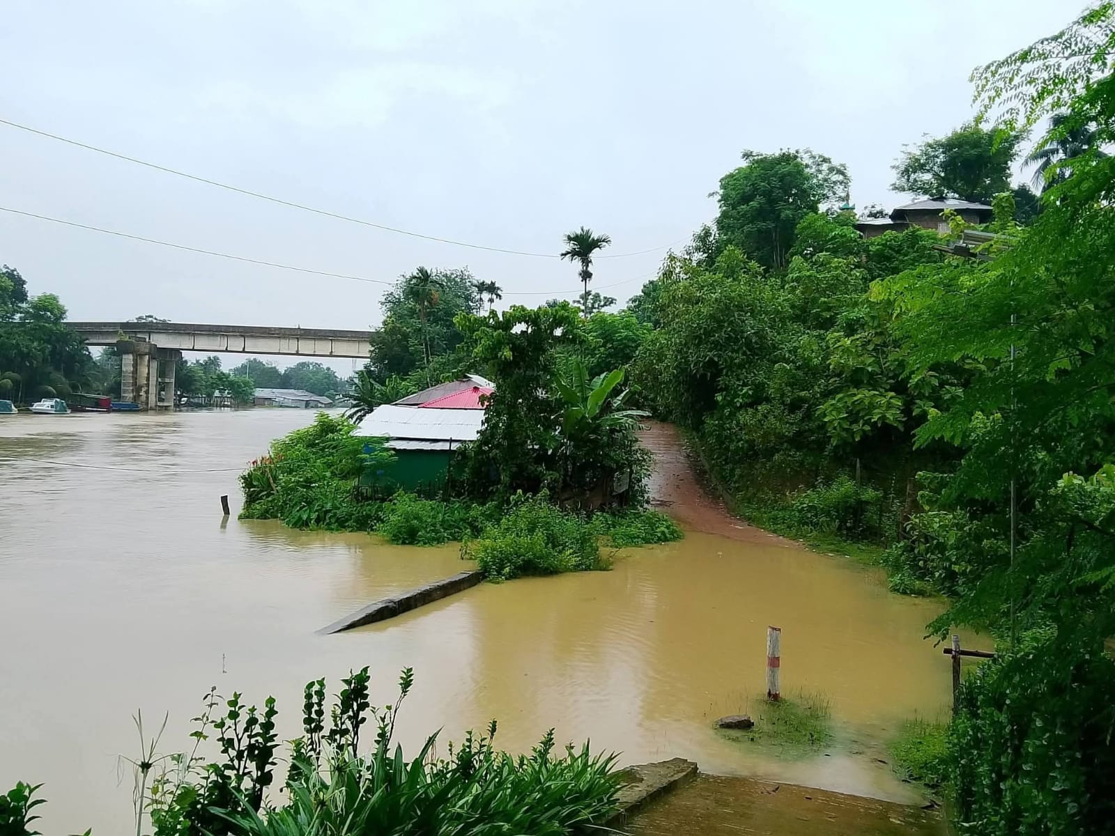 কক্সবাজারে বন্যা ও পাহাড় ধসে ২৩ প্রাণহানি,  আহত অর্ধশত