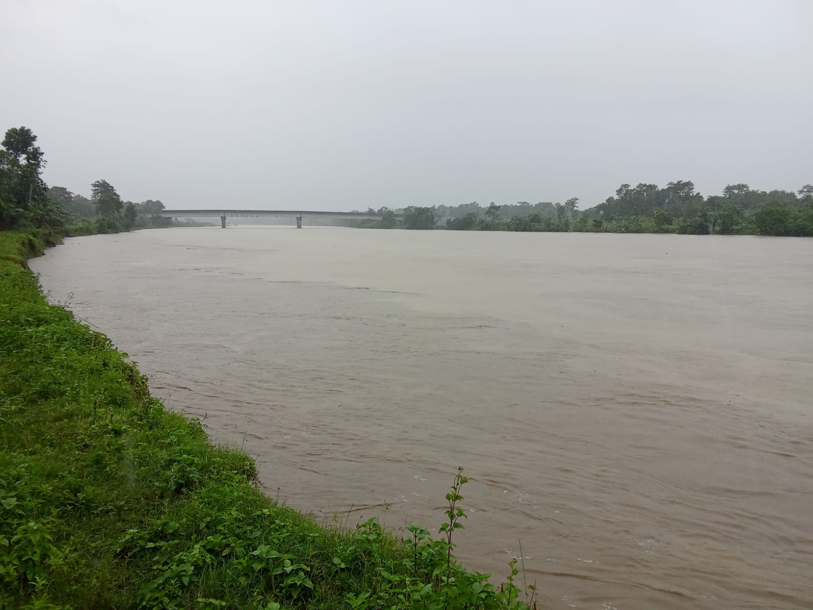 ভোর ৪:৩০ মনু নদীর পানি বিপৎসীমা অতিক্রম, বন্যার আশঙ্কা