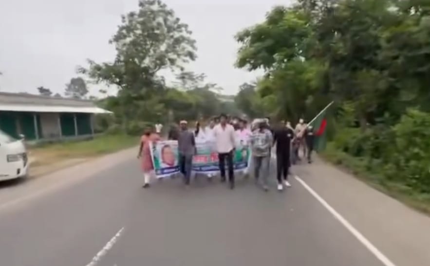 নাটোরে নিষিদ্ধ ঘোষিত ছাত্রলীগের ঝটিকা বিক্ষোভ মিছিল