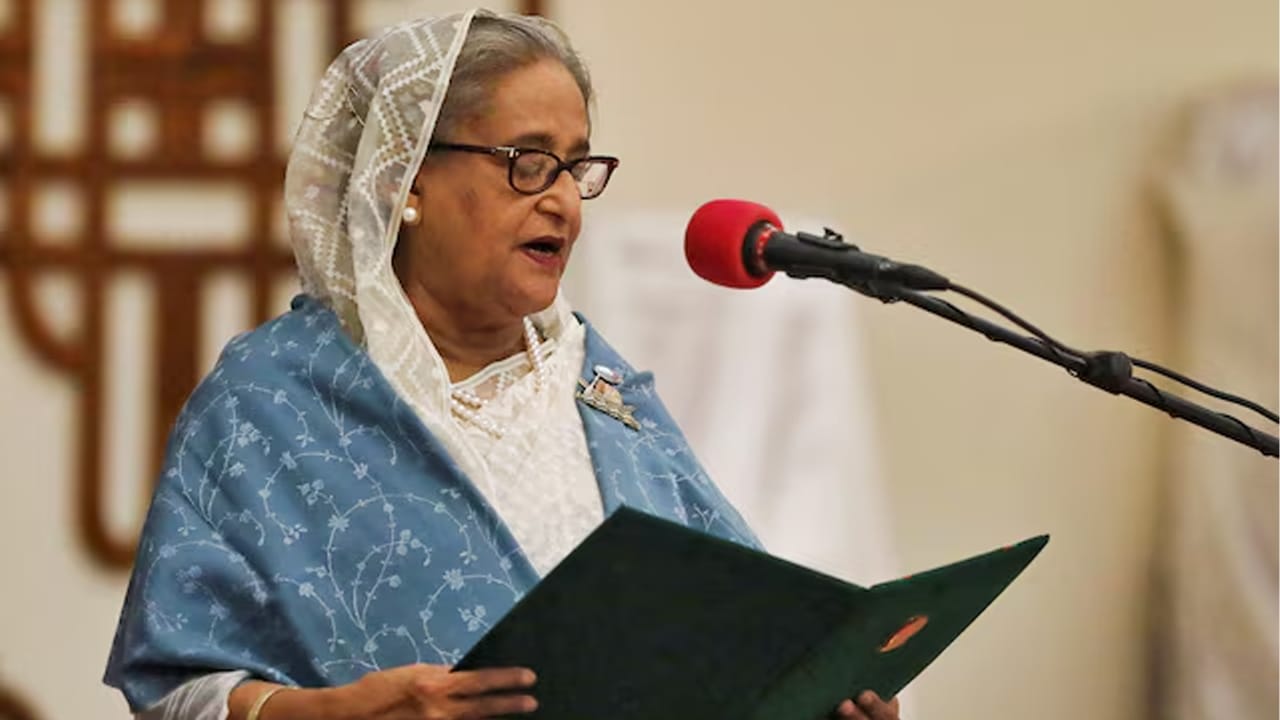ডিসেম্বরে দেশে ফিরে নেতাকর্মীসহ ‘আত্মসমর্পণের পরিকল্পনা’ হাসিনার