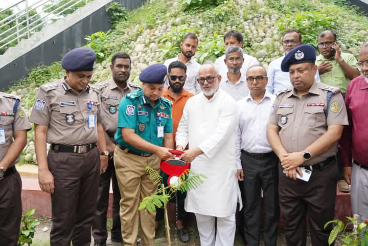 সবুজ, নিরাপদ ও বাসযোগ্য ভবিষ্যৎ বিনির্মাণে কেএমপির ১২ হাজার ৫০০ বৃক্ষরোপণ কর্মসূচি