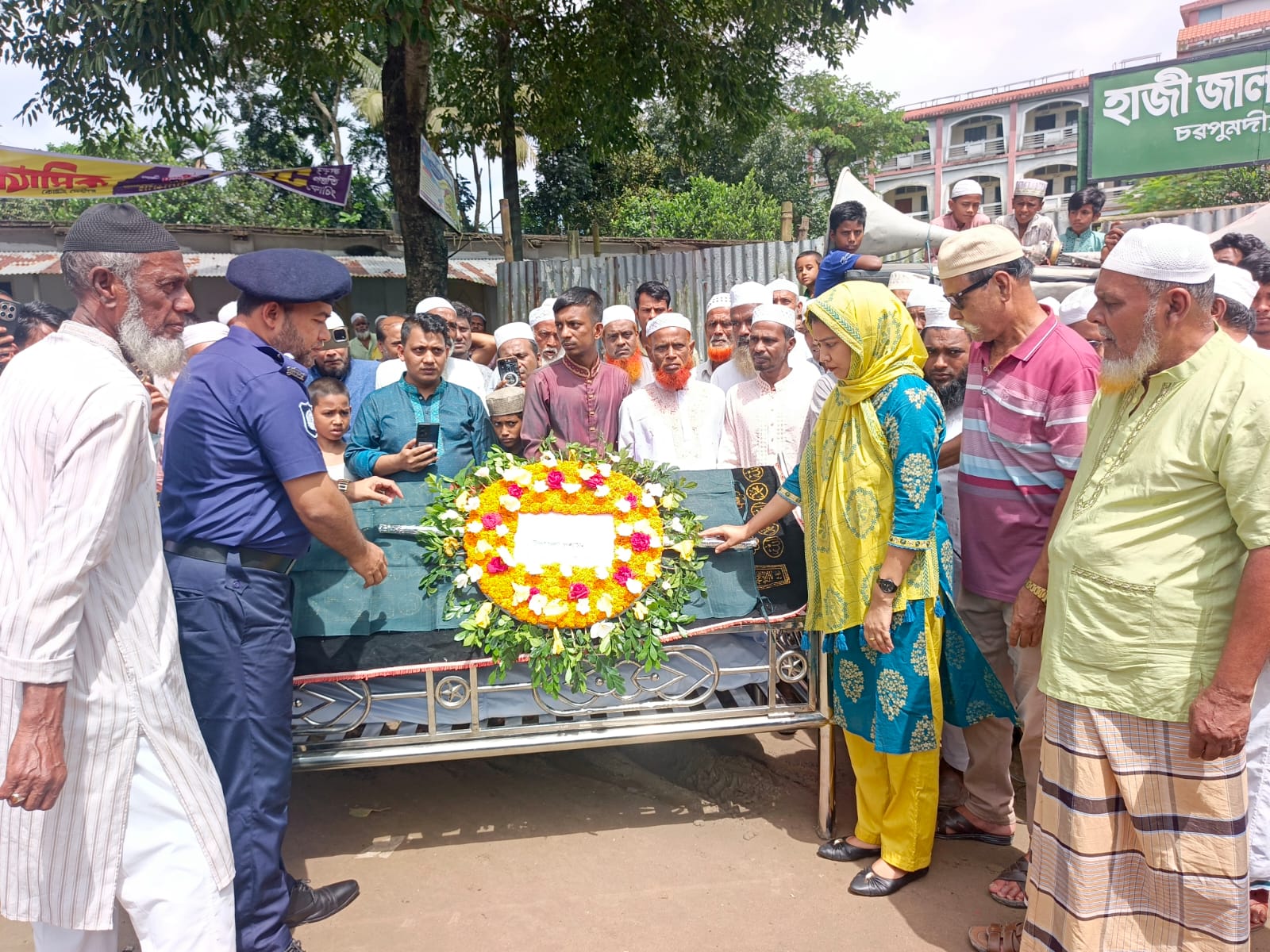 রাষ্ট্রীয় মর্যাদায় দাফন সম্পন্ন হলো বীর মুক্তিযোদ্ধা মোঃ সিরাজুল ইসলামের
