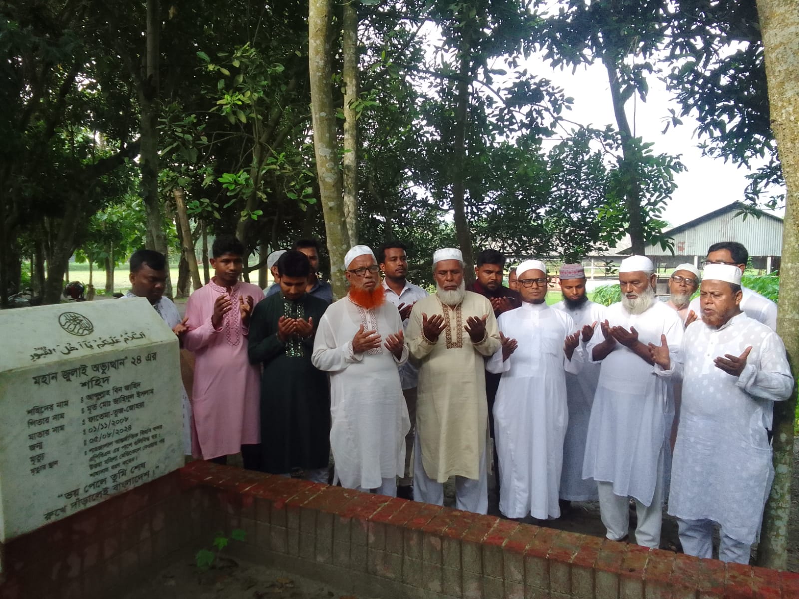 হোসেনপুরে জুলাই গণঅভ্যুত্থানের শহীদ আব্দুল্লাহ বিন জাহিদের কবর জিয়ারত
