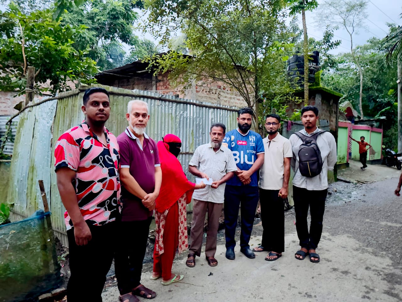 কুলাউড়ায় রাশীদ আলী ফাউন্ডেশনের চিকিৎসা সহায়তার অর্থ পেল আরও দুটি পরিবার