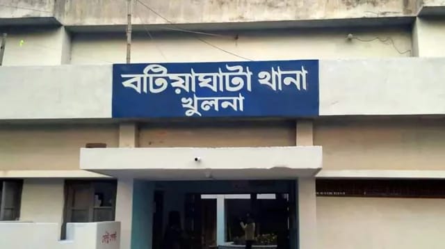 বটিয়াঘাটায় পরিত্যক্ত ঘর থেকে অজ্ঞাত ব্যক্তির মরদেহ উদ্ধার, পরিচয় মেলেনি এখনও
