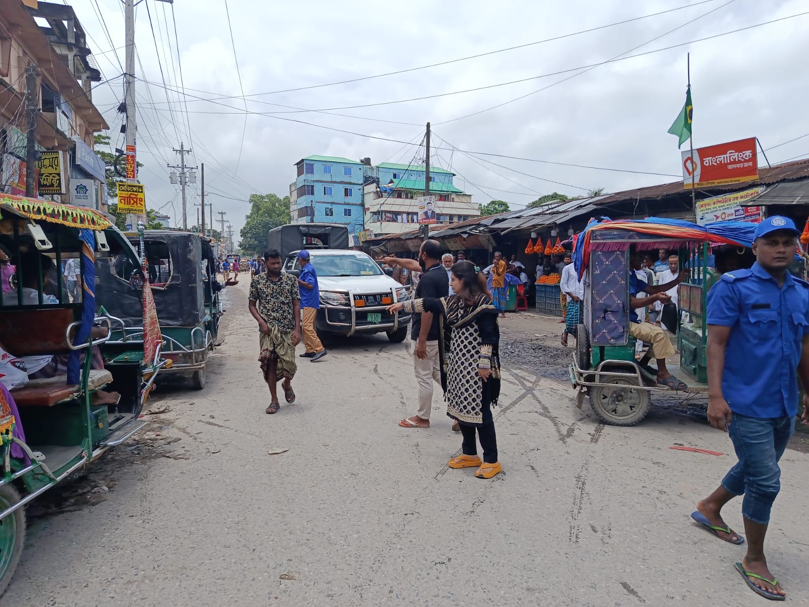 তাড়াইলে যানজট নিরশনে উপজেলা নির্বাহী কর্মকর্তার নেতৃত্বে উচ্ছেদ অভিযান
