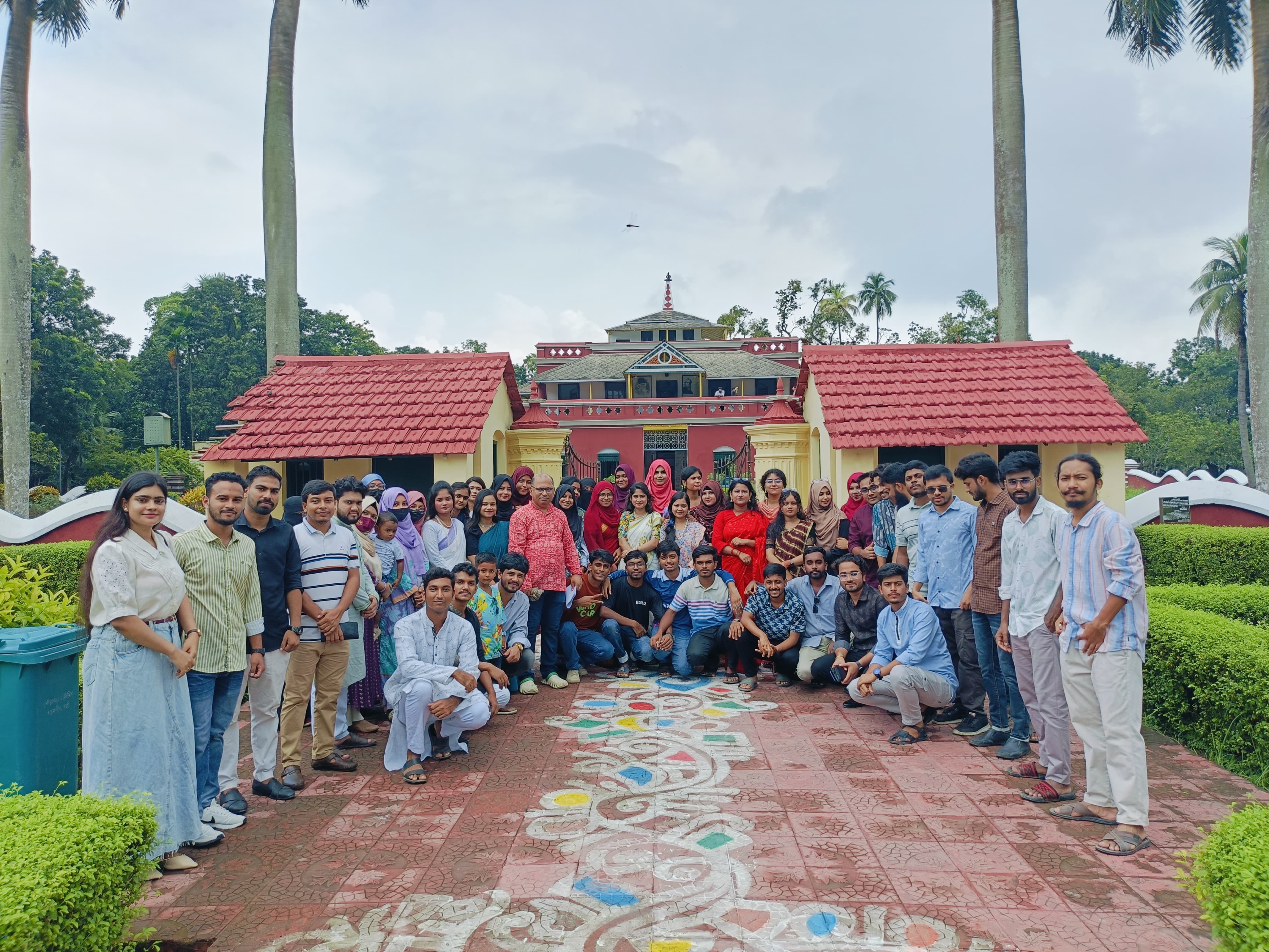 ইবির বাংলা বিভাগের শিক্ষার্থীদের নাটক মঞ্চায়ন