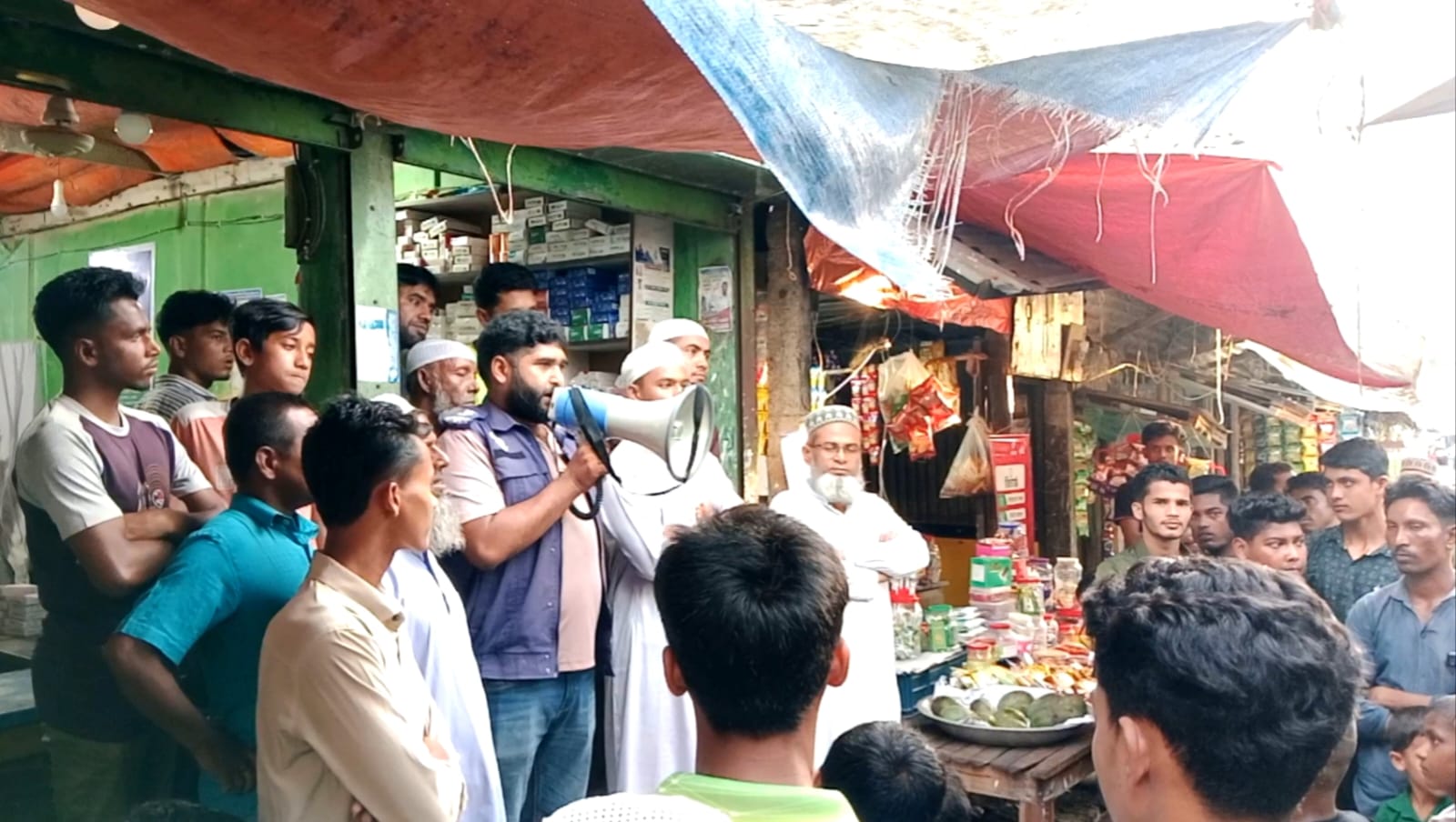 মাদকের কুফল জানতে হবে এবং মাদক নির্মূলে শ্রীপুর বাজারে জনসচেতনতা সভা