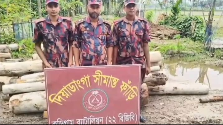 কুড়িগ্রাম বিজিবর অভিযানে বিভিন্ন চোরাচালানী মালামাল আটক