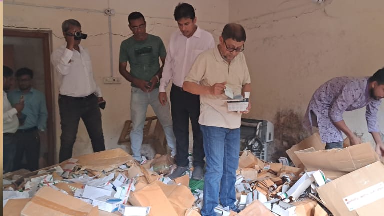 মোরেলগঞ্জ উপজেলা হাসপাতালে স্বাস্থ্যমন্ত্রীর আকস্মিক পরিদর্শন