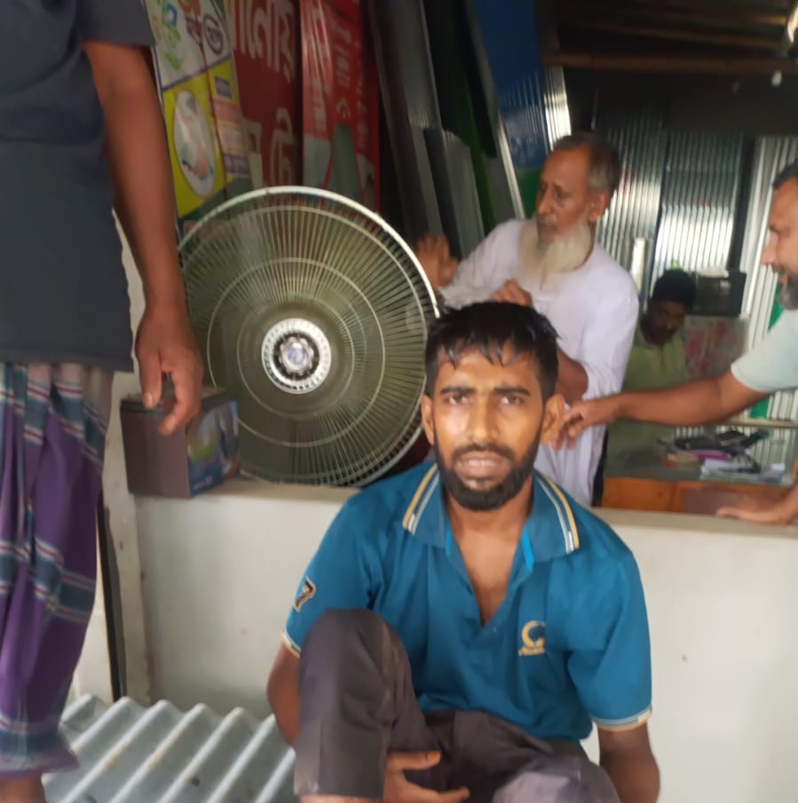 মনিরামপুরে জামায়াত নেতার ওপর শোরুমে ঢুকে হামলার অভিযোগ, গ্রেপ্তারের দাবি