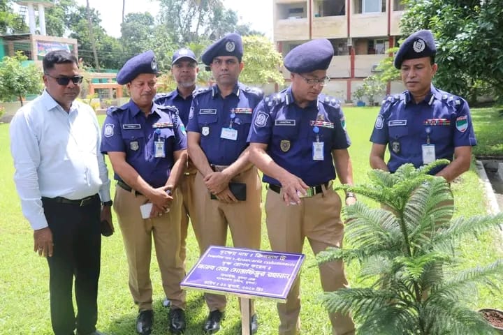 খুলনা রেঞ্জে ৩০ হাজার বৃক্ষরোপণ কর্মসূচির উদ্বোধন