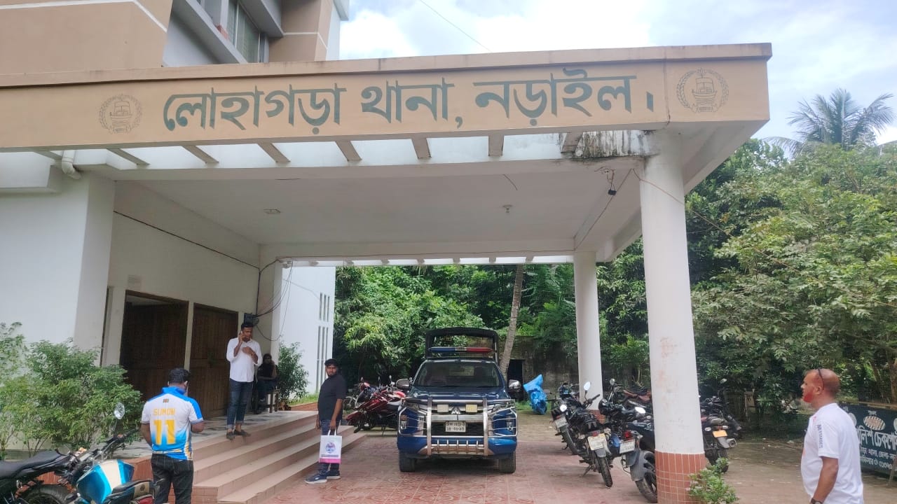 লোহাগড়ায় ঘুমন্ত স্বামীর পুরু/ষাঙ্গ কেটে দিলো স্ত্রী, পুলিশিঅভিযানে আটক স্ত্রী