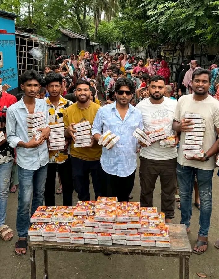 খুলনায় বৃষ্টিভেজা দিনে ক্ষুধার্ত শিশুদের পাশে খুলনা ফুড ব্যাংক