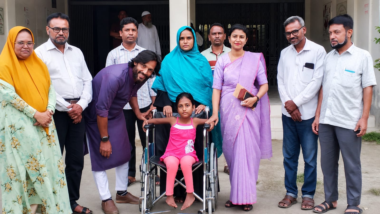 বিদায়বেলায় মানবিকতার দৃষ্টান্ত স্থাপন করলেন ইউএনও কাজী নাহিদ ইভা