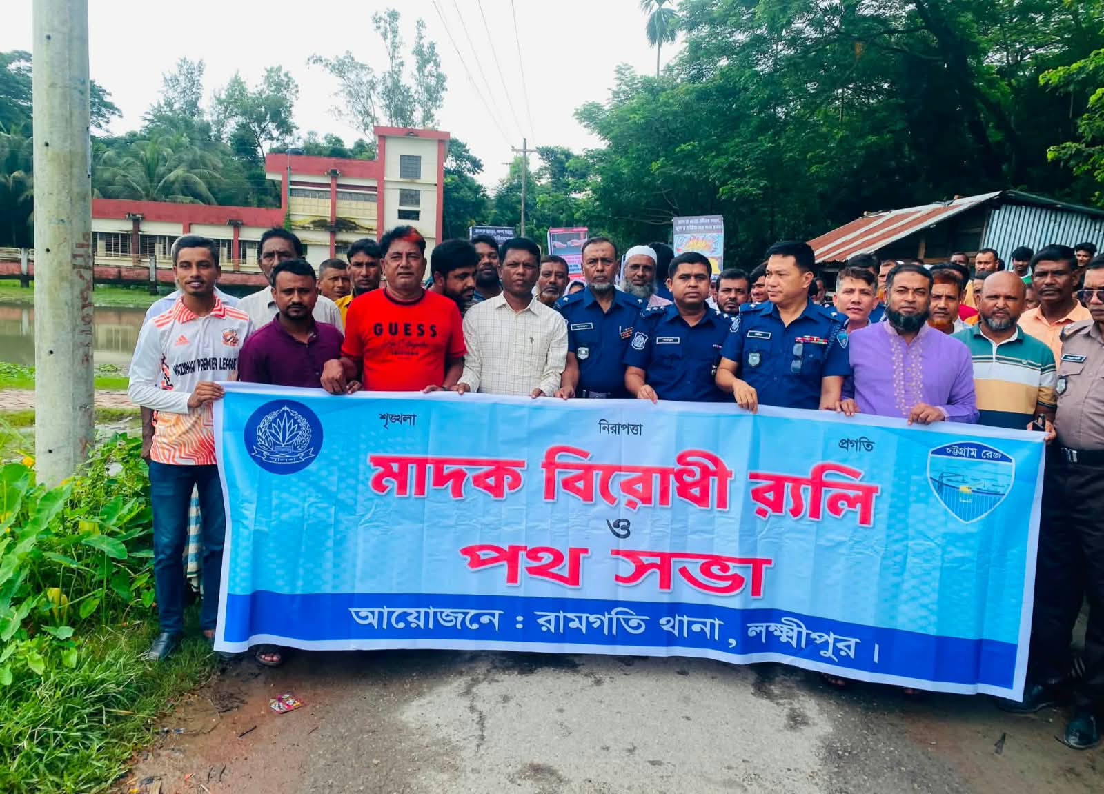 ’রামগতিতে হয় মা/দ/ক থাকবে, না হয় পুলিশ থাকবে’- পুলিশ কর্মকর্তার কঠোর বার্তা