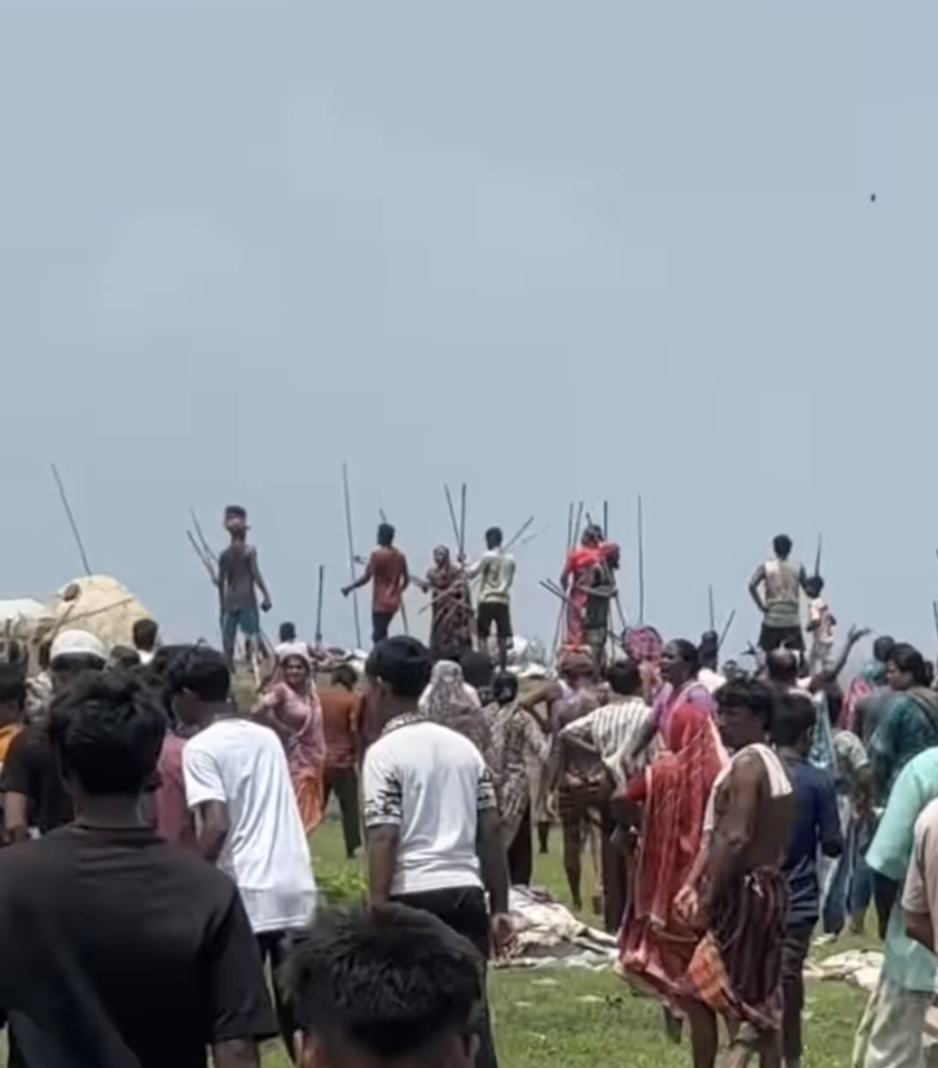 অষ্টগ্রামে বাজারে মাছ ক্রয় বিক্রয় কে কেন্দ্র করে ২ পক্ষের সং/ঘর্ষে আহত ১৫