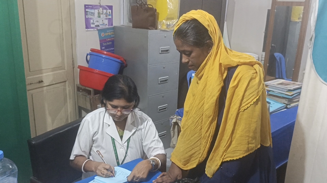 অষ্টগ্রামে ১২০ নারীকে বিনামূল্যে স্তন ও জরায়ুমুখ ক্যান্সার পরীক্ষা